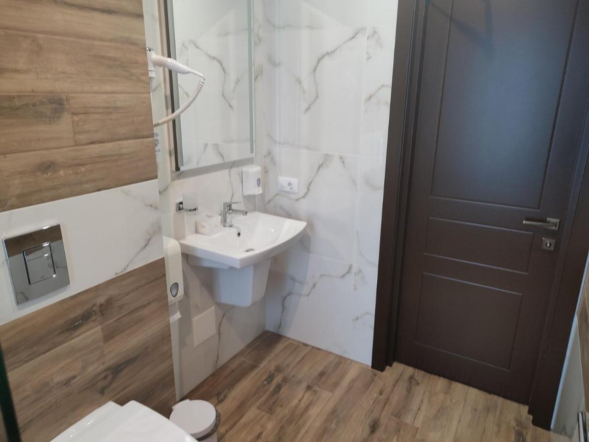 Optima Collection Bergshloss Rivne Extérieur photo