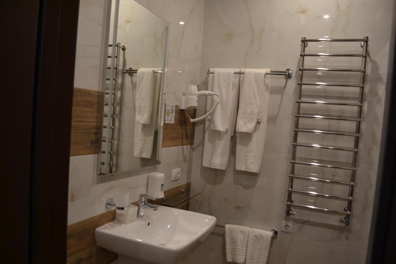 Optima Collection Bergshloss Rivne Extérieur photo