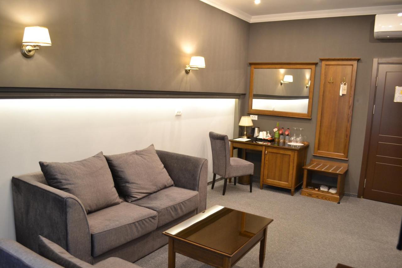 Optima Collection Bergshloss Rivne Extérieur photo