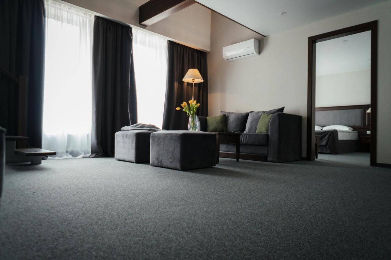 Optima Collection Bergshloss Rivne Extérieur photo